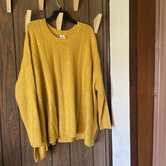 cabi #4039 stitch mix sweater. Citrine color - Picture 2 of 7